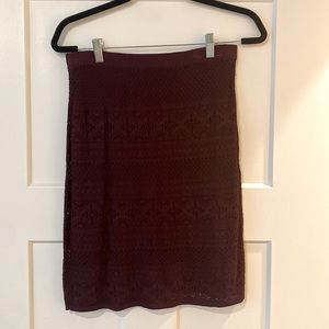 Maroon knit skirt